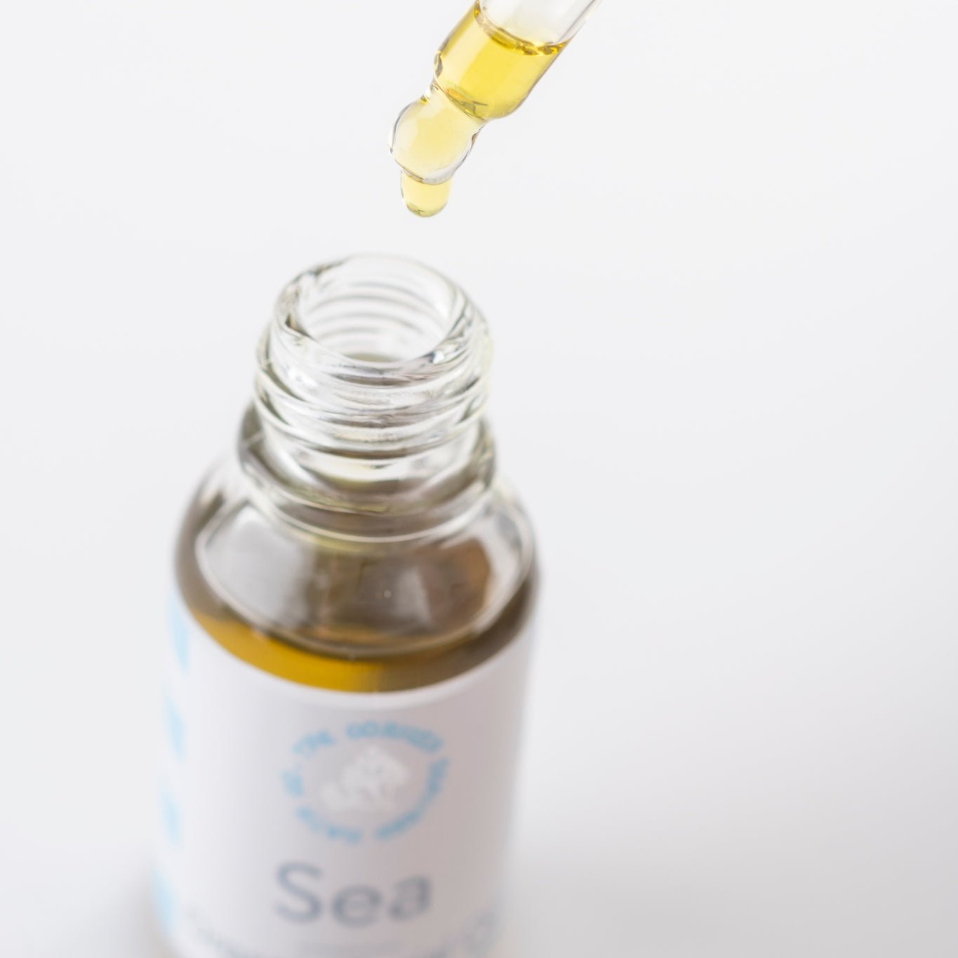 Carrier Oil and Essential Oil: Complete Guide 2025 - The Cornish Seaweed Bath Co.